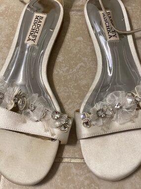 Badgley Mischka Candace Floral Embellished Satin White Flats Size 6